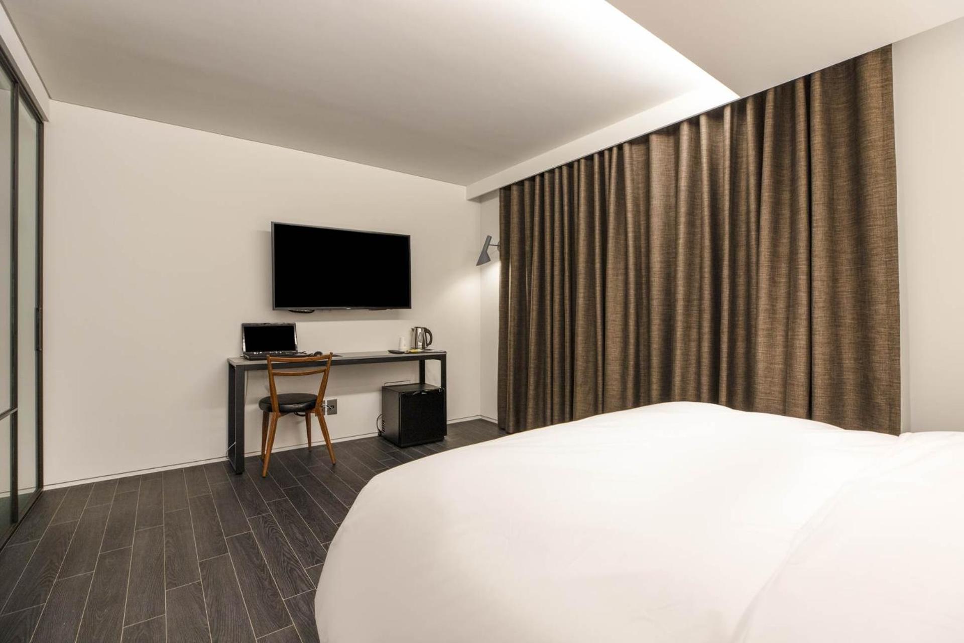 Deluxe Double Room - Photo 33