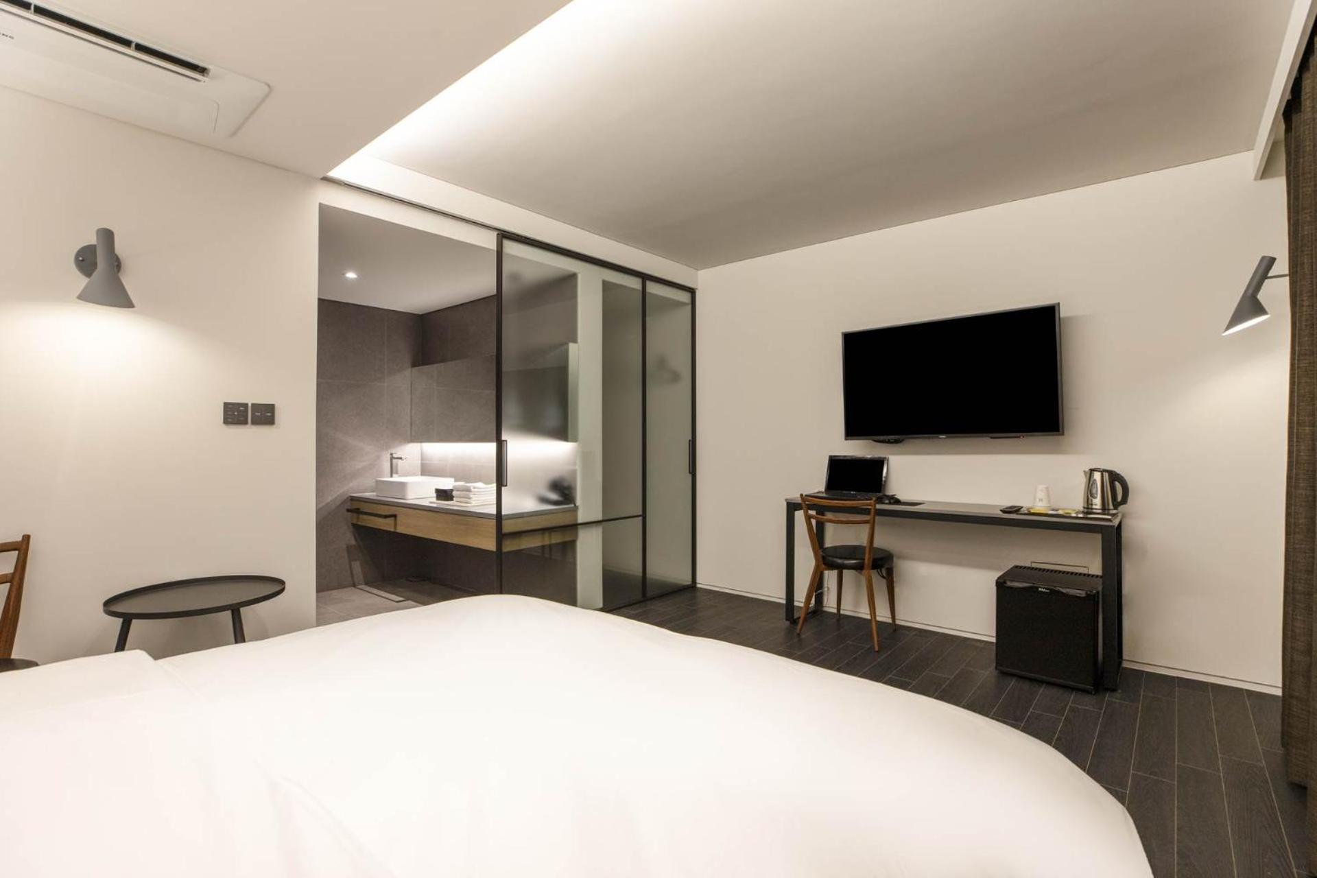 Deluxe Double Room - Photo 29