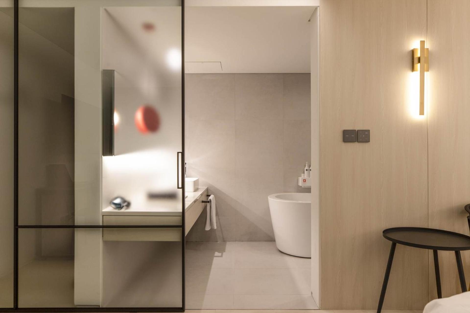 Deluxe Double Room - Photo 14