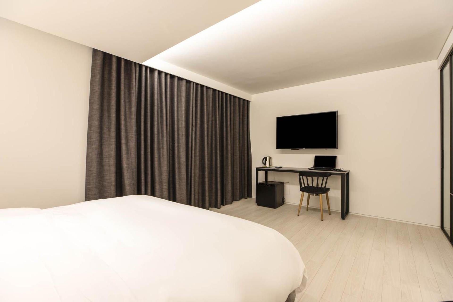 Deluxe Double Room - Photo 19