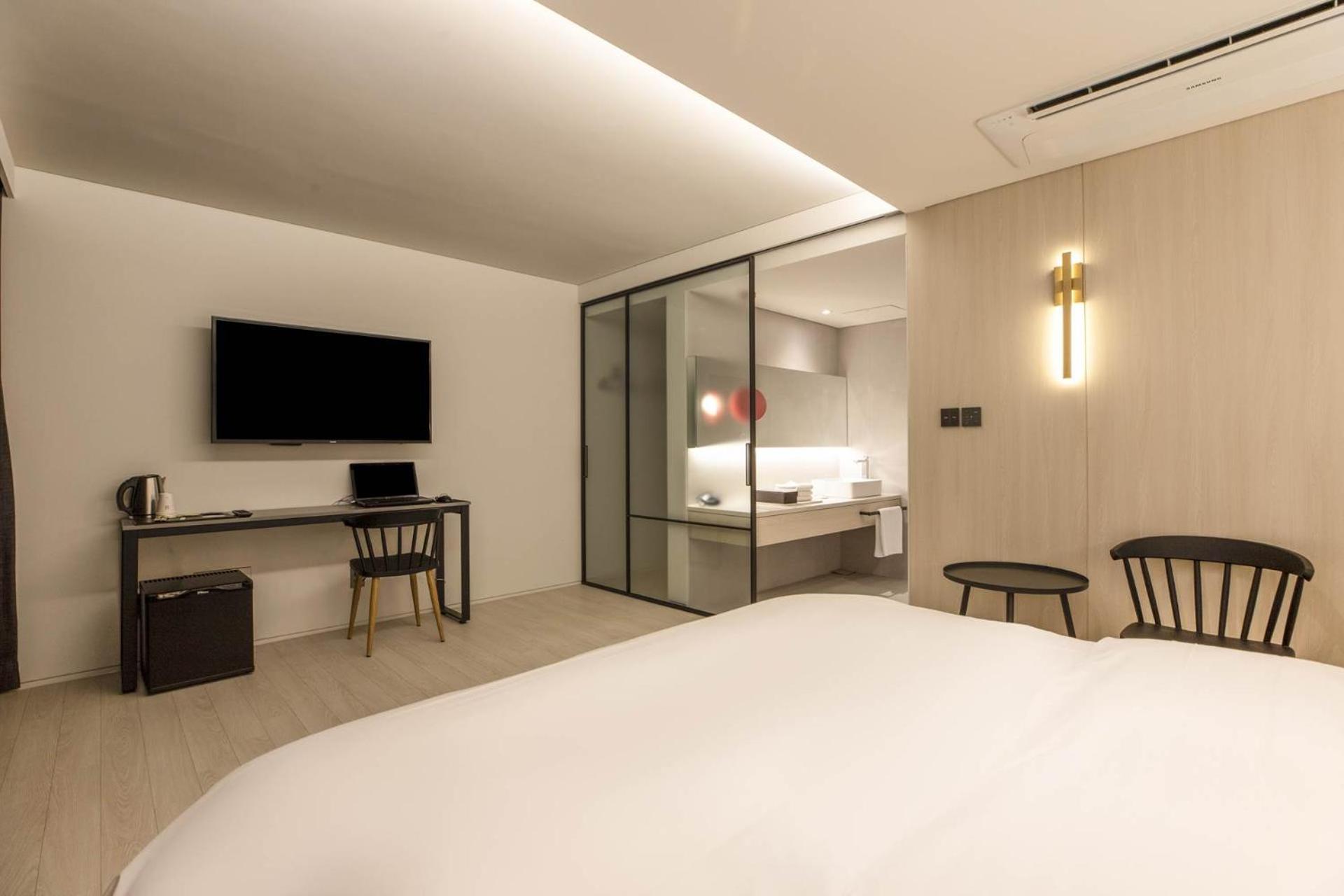 Deluxe Double Room - Photo 20