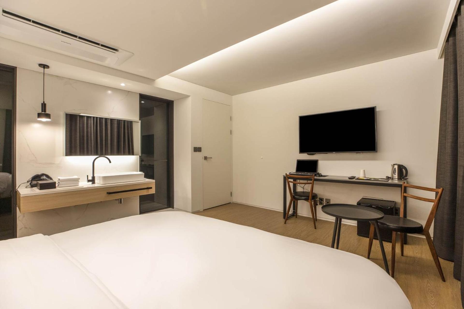 Deluxe Double Room - Photo 7