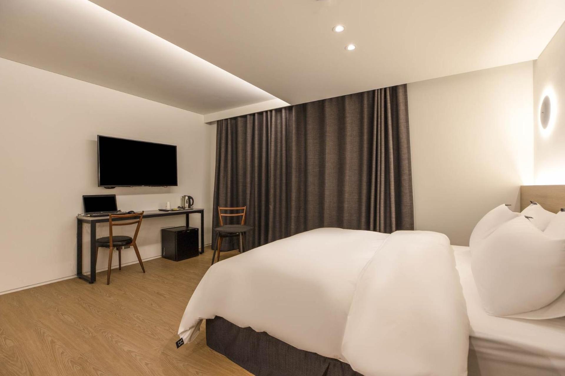 Deluxe Double Room - Photo 8