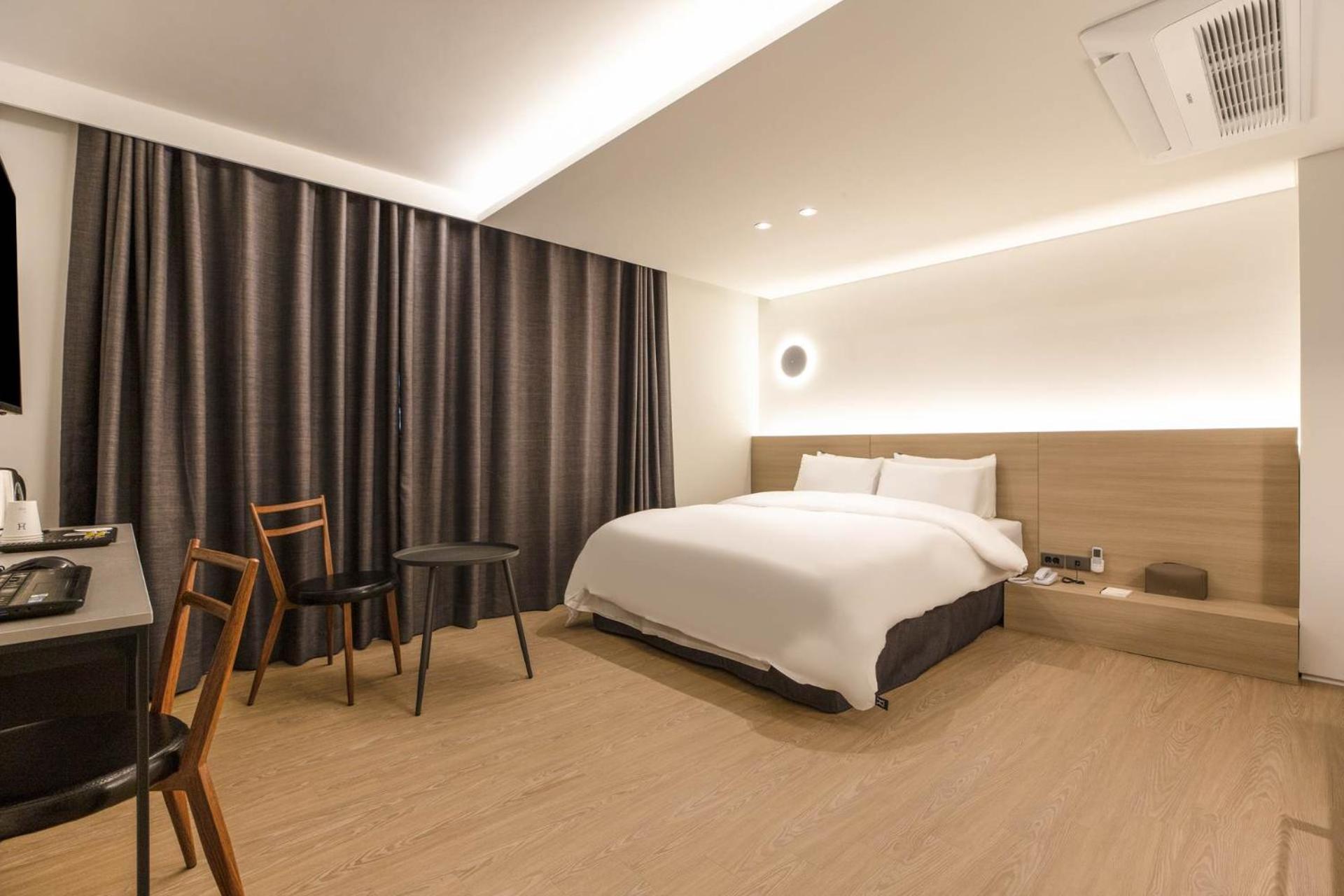 Deluxe Double Room - Photo 9