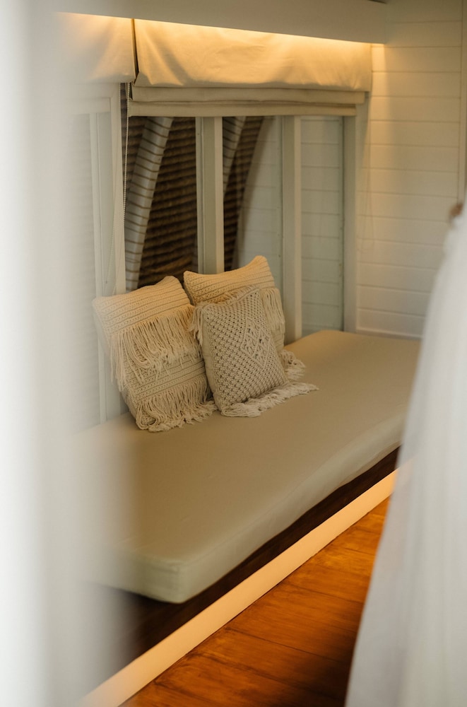 Cabana with Free Minibar - Photo 8