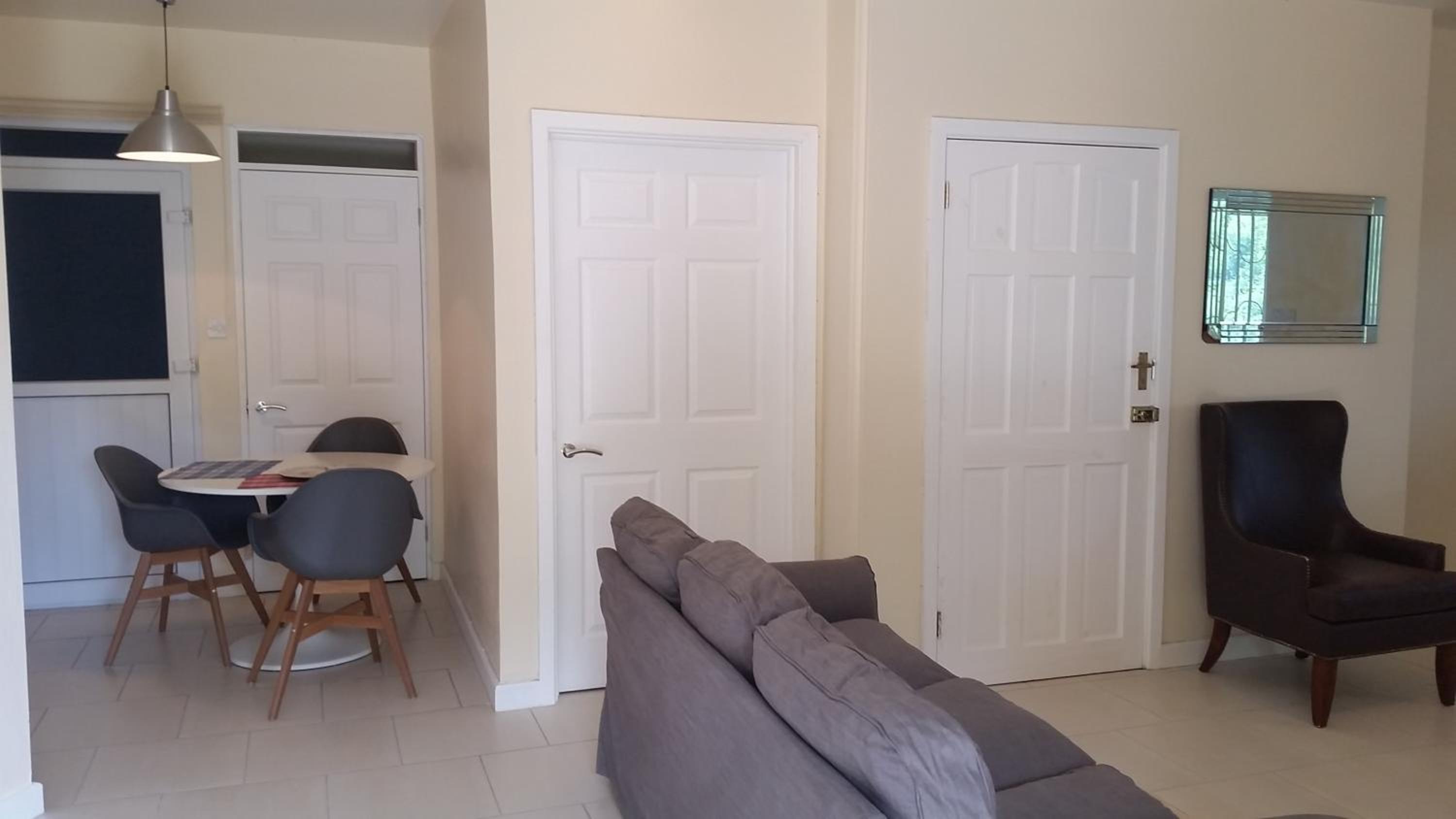 One-Bedroom Apartment photo 3