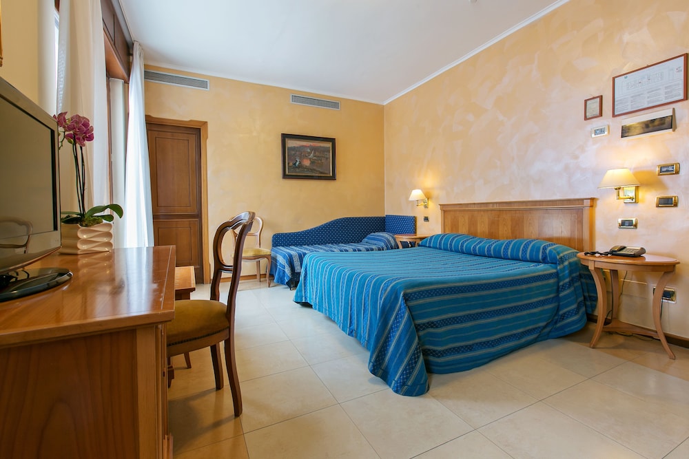 Superior Double or Twin Room, Terrace, Sea View - Photo 2