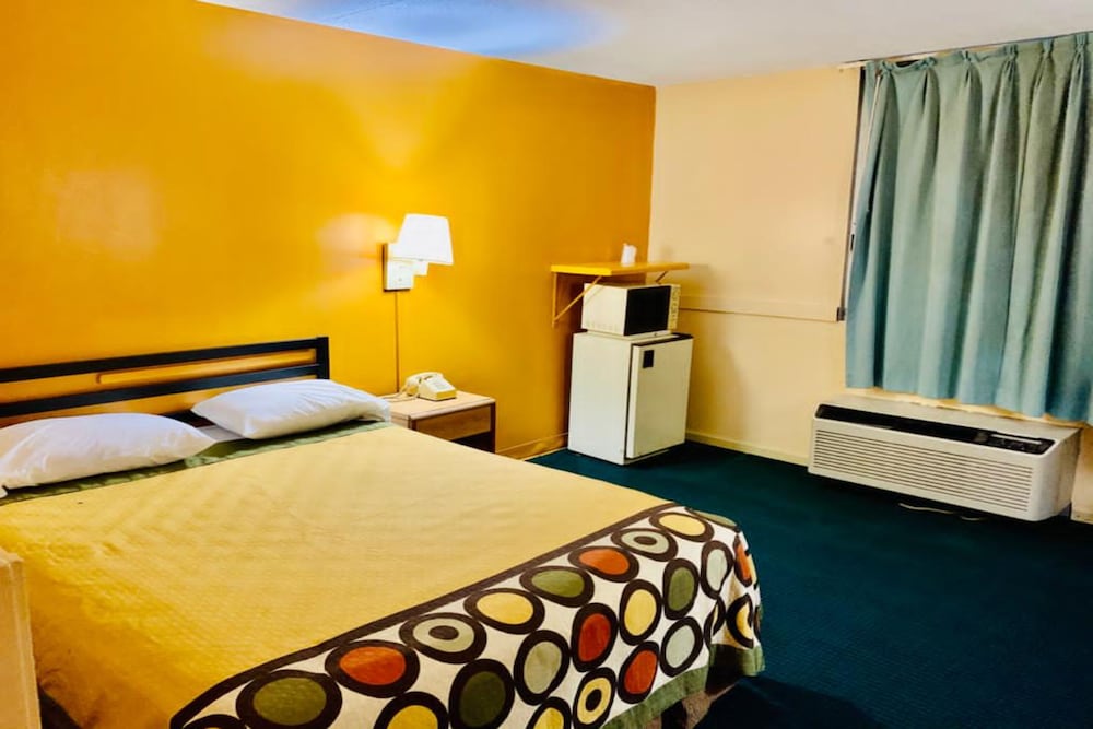 Room, 1 Queen Bed, Non Smoking - Photo 3