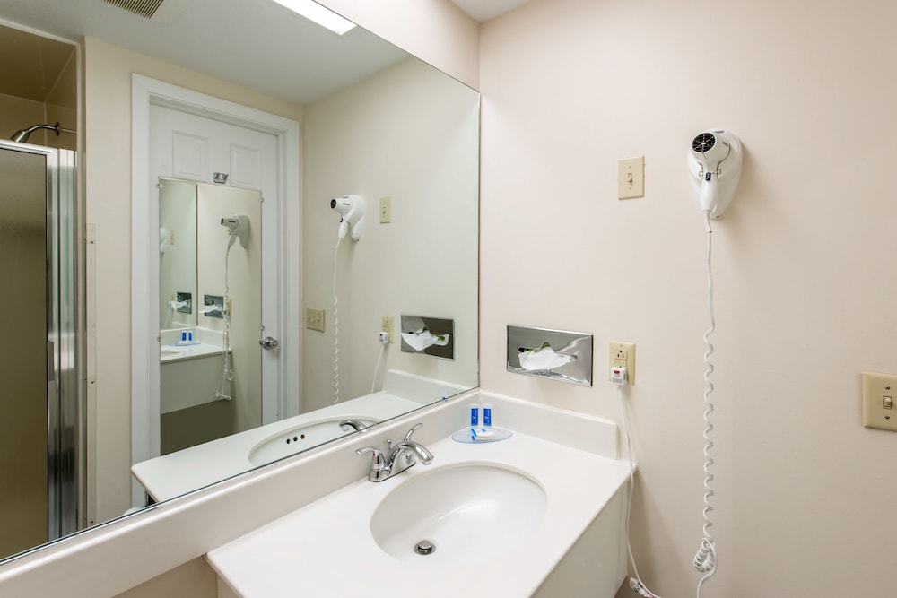 Suite King Bedroom photo 1