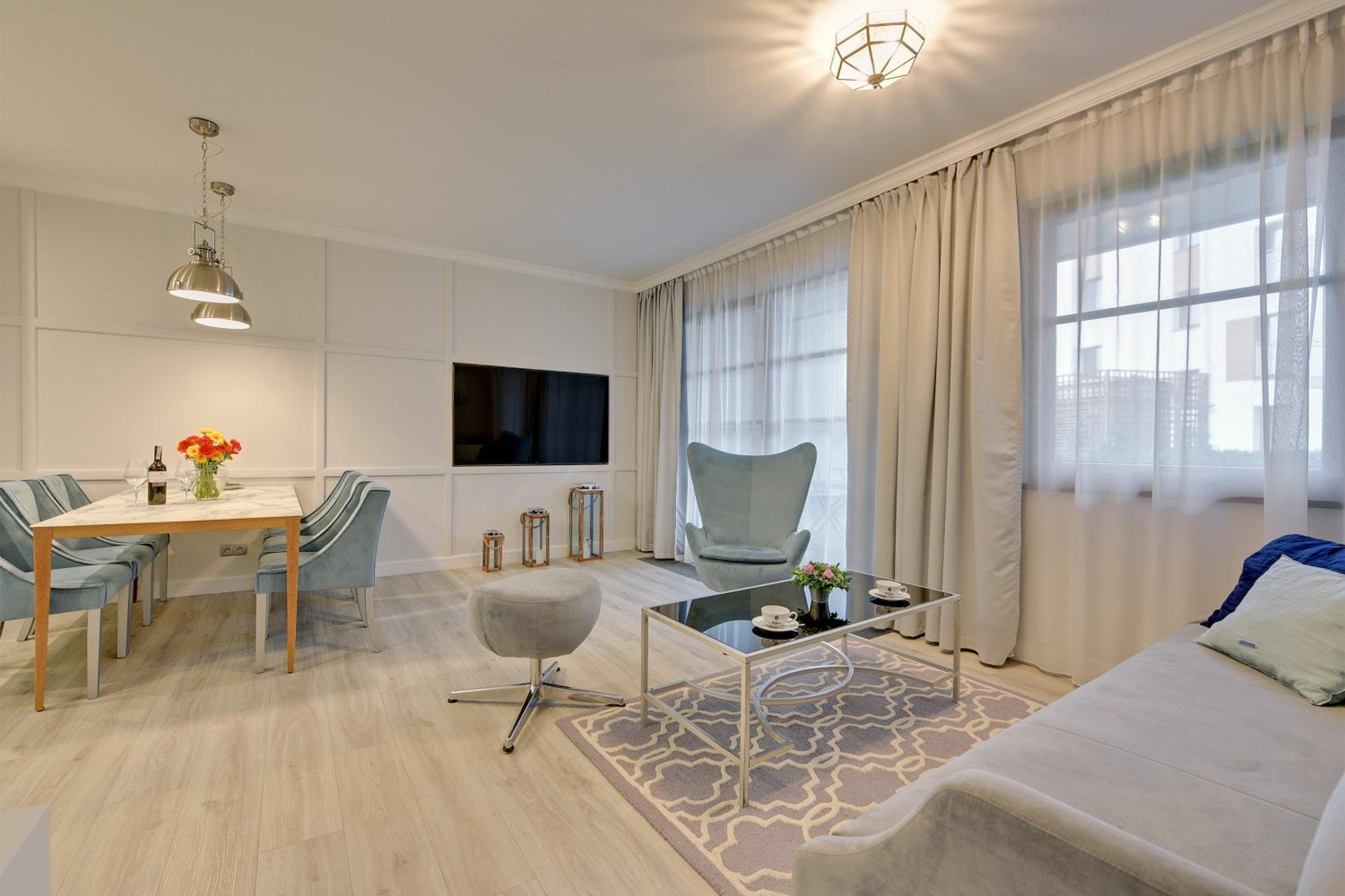 Deluxe Two-Bedroom Apartment with swimming pool access photo 1