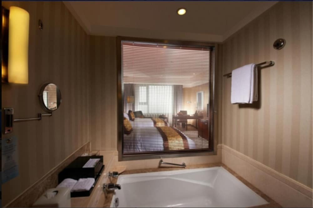 Deluxe Twin Room, River View photo 2