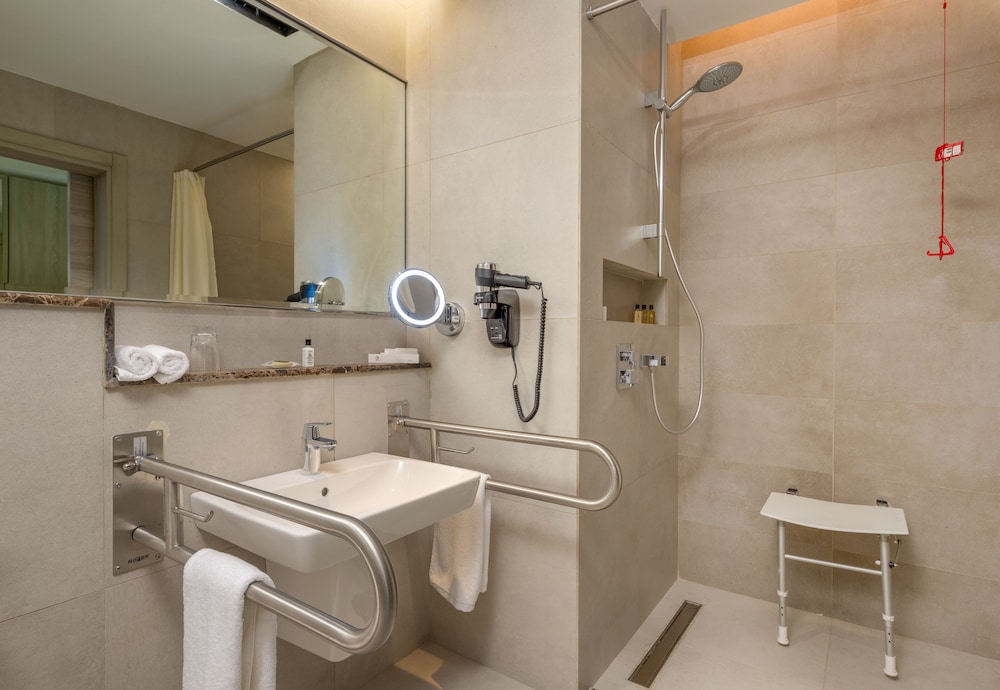 Deluxe Room, 2 Bedrooms - Photo 16
