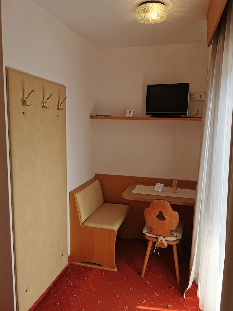 Standard Double Room, 1 Queen Bed, Balcony, City View photo 3