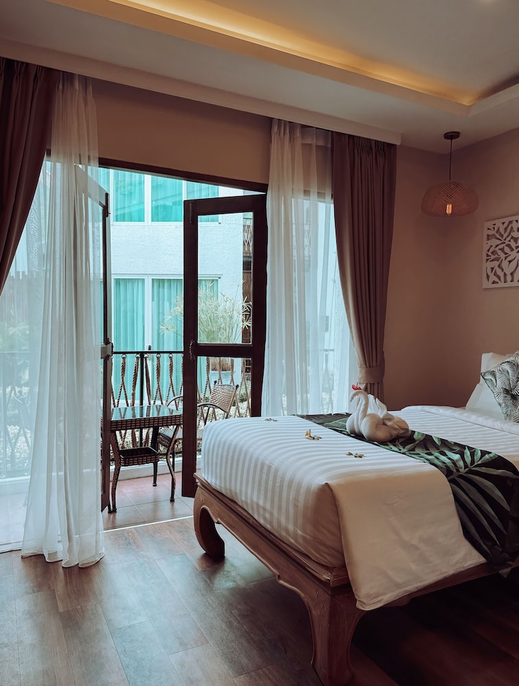 Superior Street View, 2 SGL Beds - Photo 2