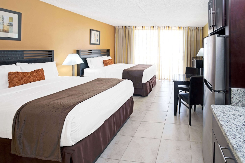 Room, 2 Queen Beds, Non Smoking, Balcony (Partial Ocean View) - Photo 1