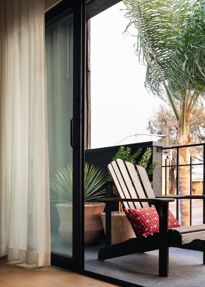 Deluxe Room, 1 King Bed, Terrace photo 1