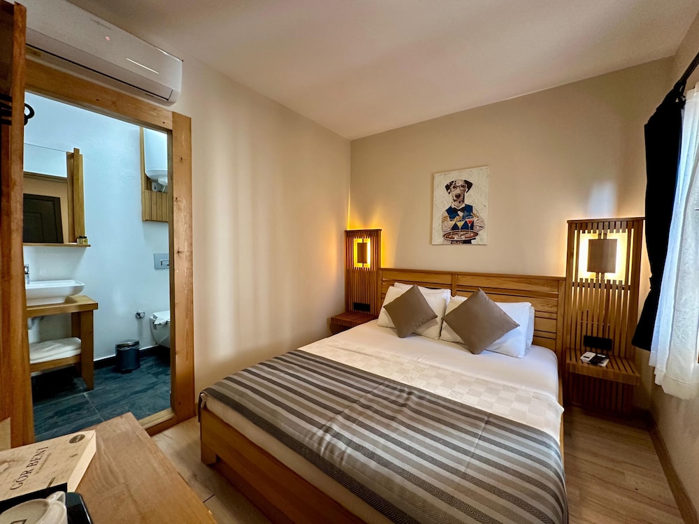 Junior Deluxe Room - Photo 2
