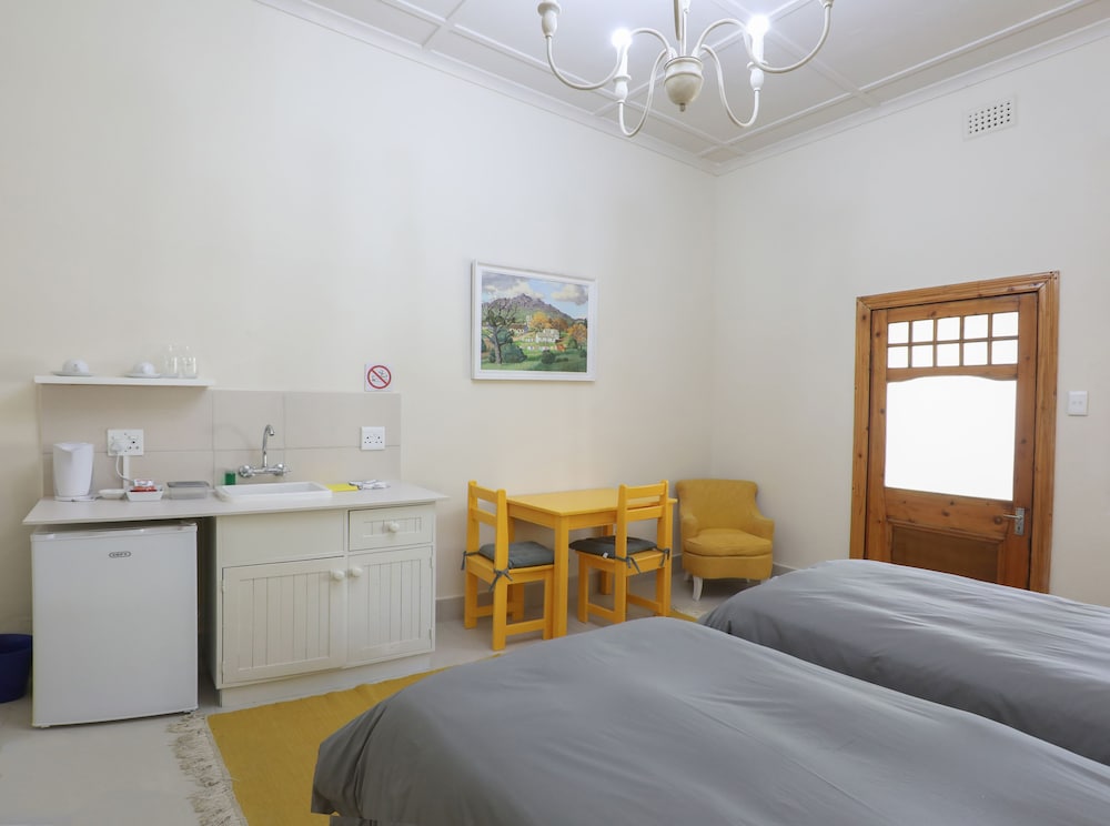 Single Beds En-suite Bath photo 3