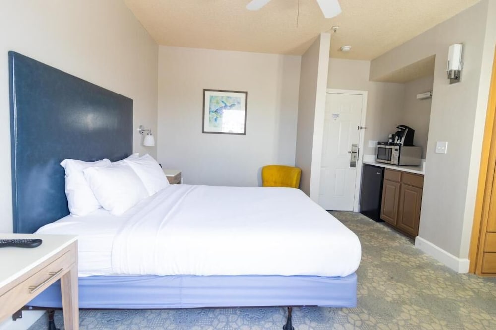 Sunset Parlor (Non-Oceanview) - Photo 1