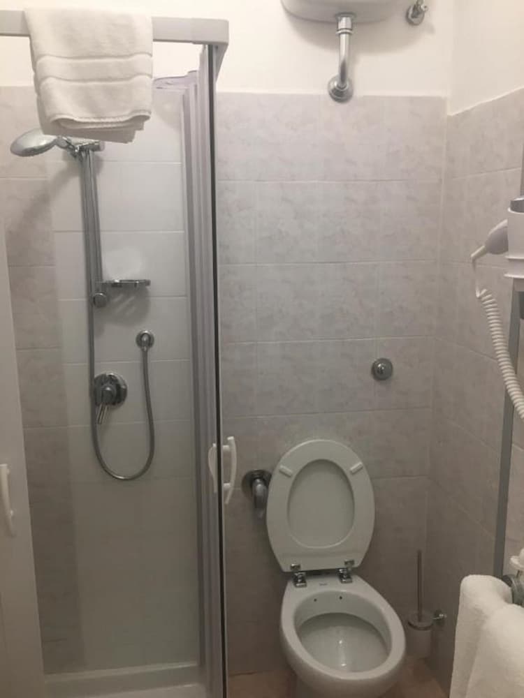 Double Room Single Use, Shared Bathroom, Sea View photo 3