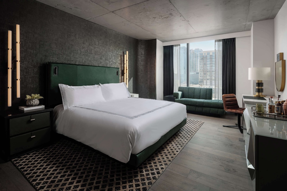 Room, 1 King Bed (Capitol View)