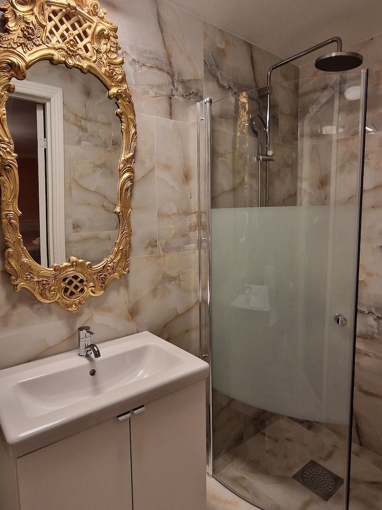 Superior Quadruple Room, Bay View photo 2