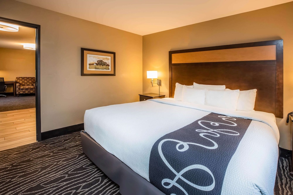 Suite, 1 King Bed, Non Smoking - Photo 4