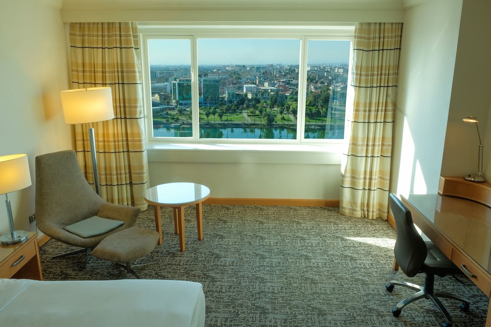 Room, 1 King Bed, River View - Photo 7