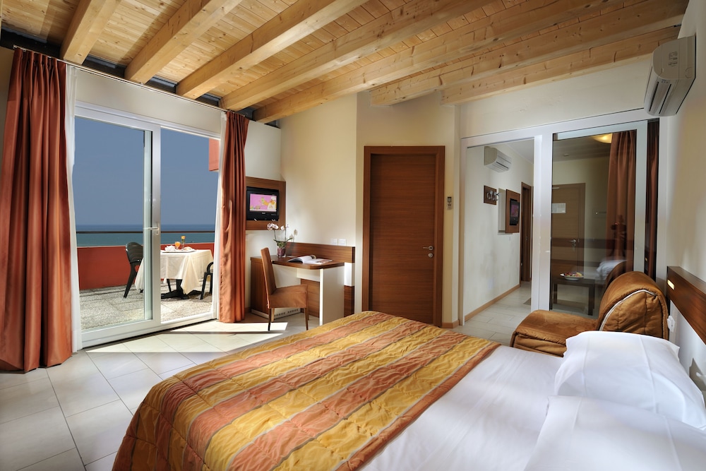 Superior Double Room - Photo 2