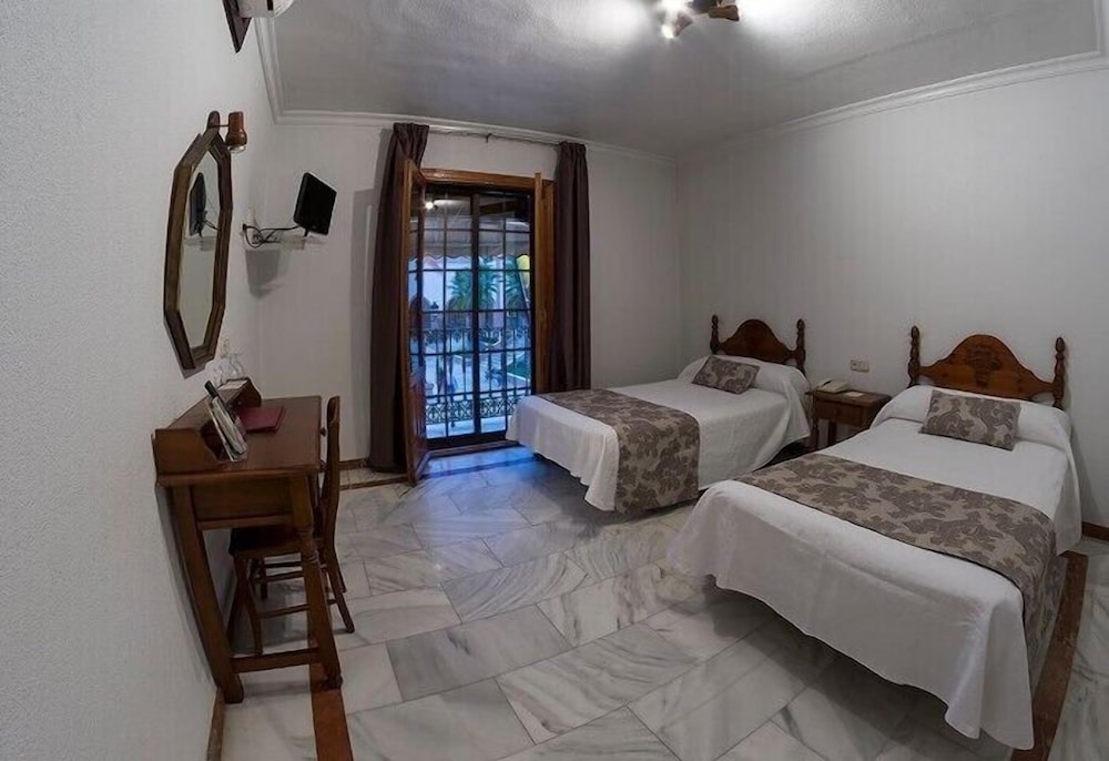 Double Room, 1 Queen Bed photo 3