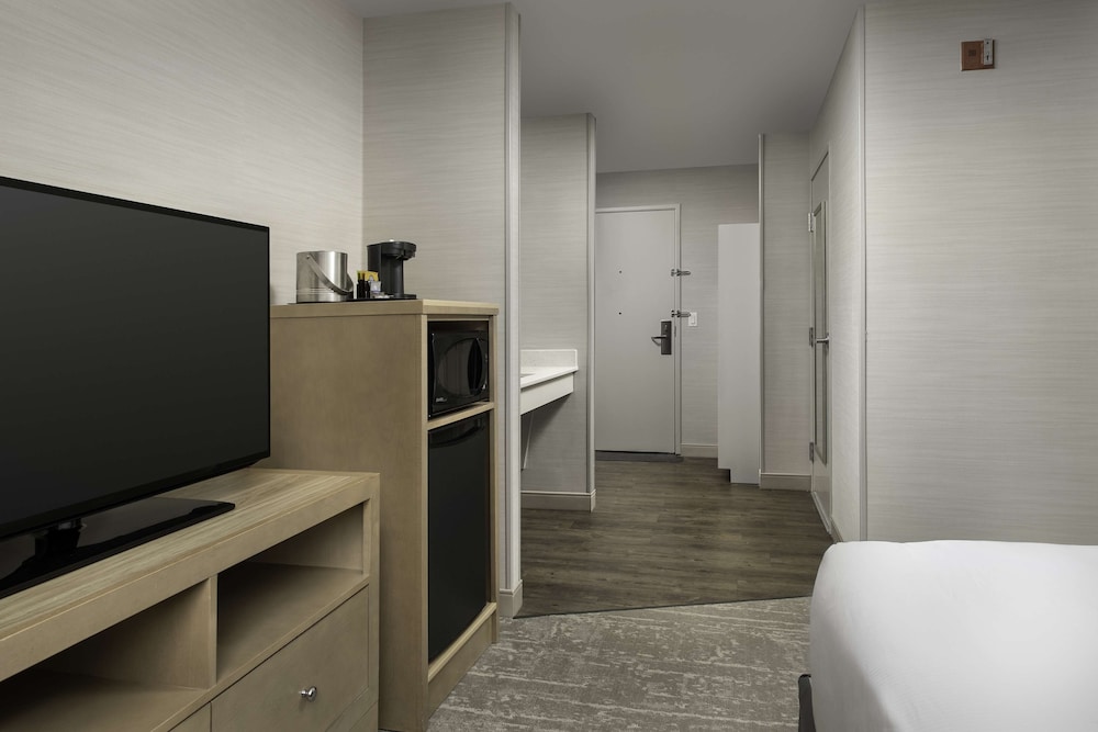 Room, 1 Queen Bed, Accessible, Non Smoking - Photo 2