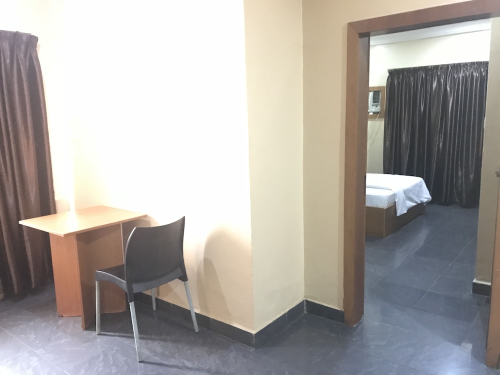 Suite, 1 Queen Bed, Non Smoking photo 1