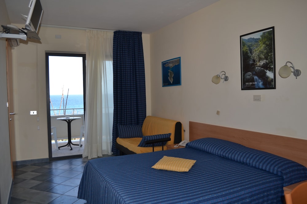 Triple Room, Balcony, Sea View - Photo 3