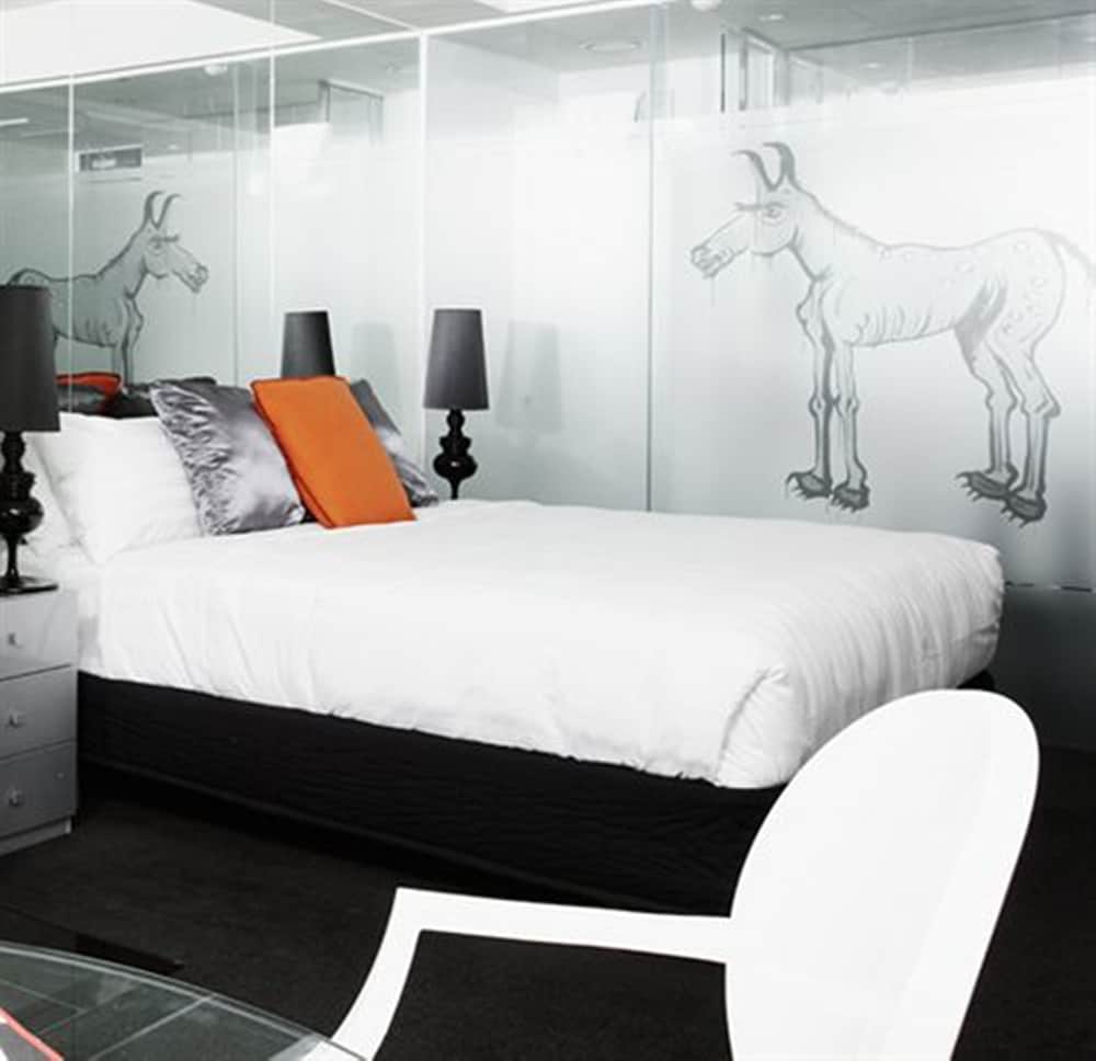 Deluxe Studio Suite - Photo 3