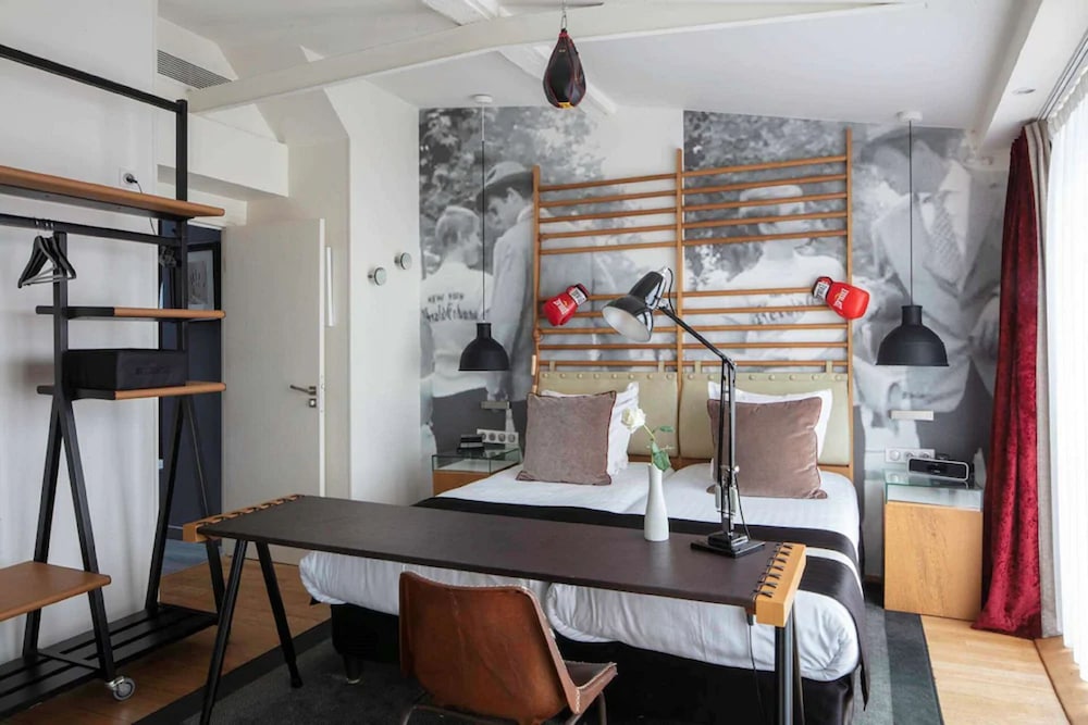 Privilege Twin room with balcony - Complimentary soft minibar, Chromecast - Snacks, press, fitness photo 3