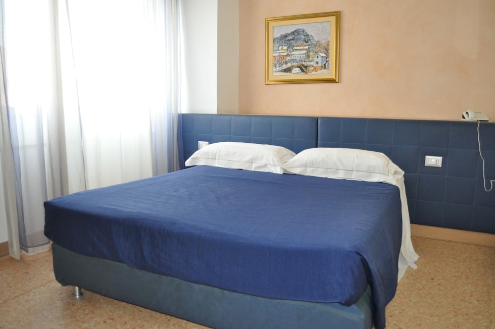 Double Room - Photo 3