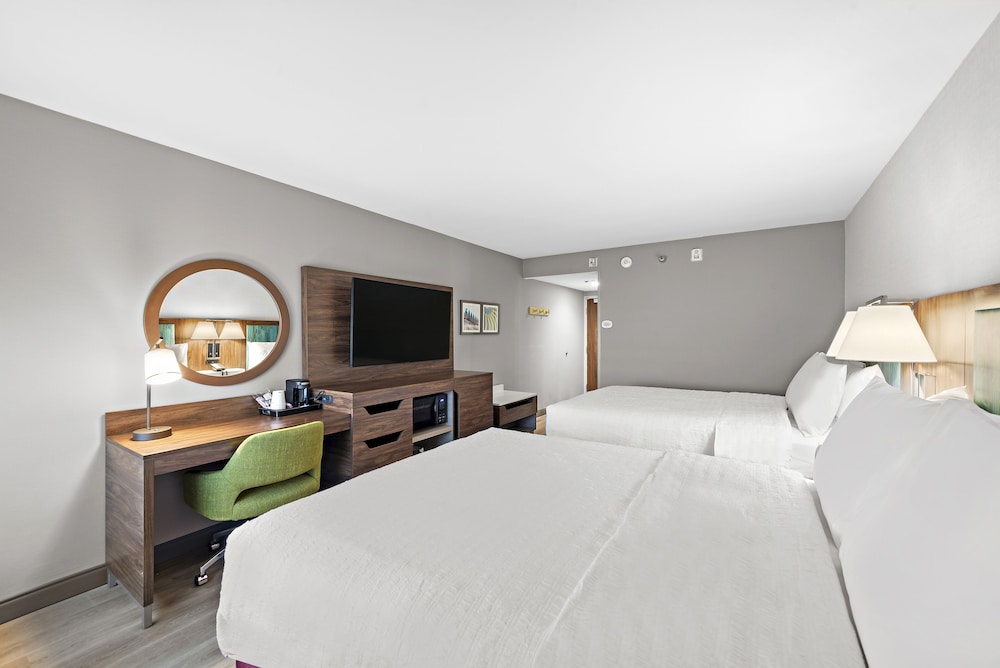Room, 2 Queen Beds, Accessible (Mobility, Hearing, Roll-In Shower)