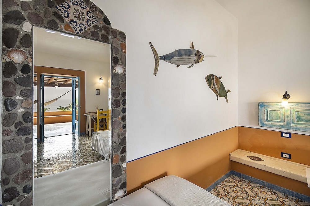 Deluxe Room, 1 Bedroom, Ensuite, Sea View photo 3