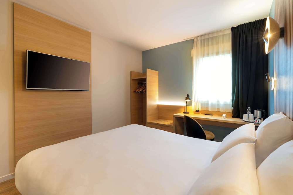 Superior Room, 1 Queen Bed, Non Smoking - Photo 8