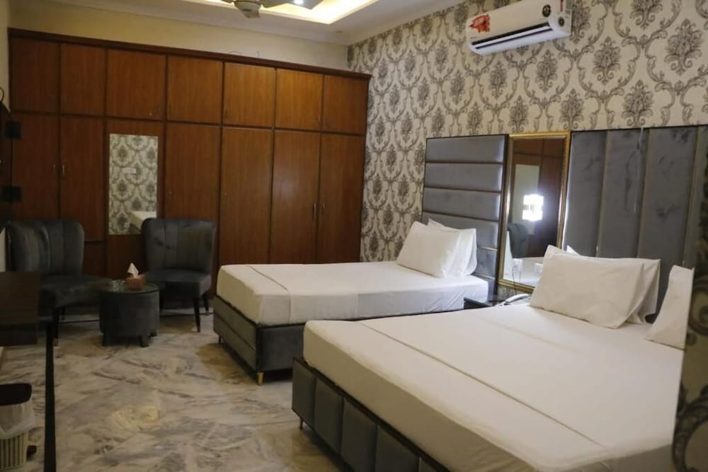 Deluxe Triple Room