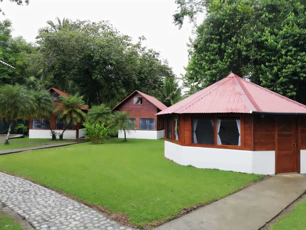 Classic Bungalow, 1 King Bed, Non Smoking, Ocean View photo 3
