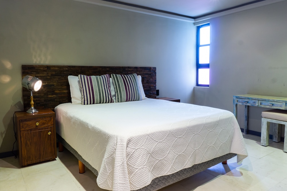 Condo, 3 Bedrooms