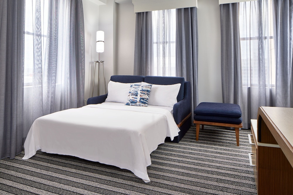 Room, 1 King Bed with Sofa bed (Hearing Accessible)
