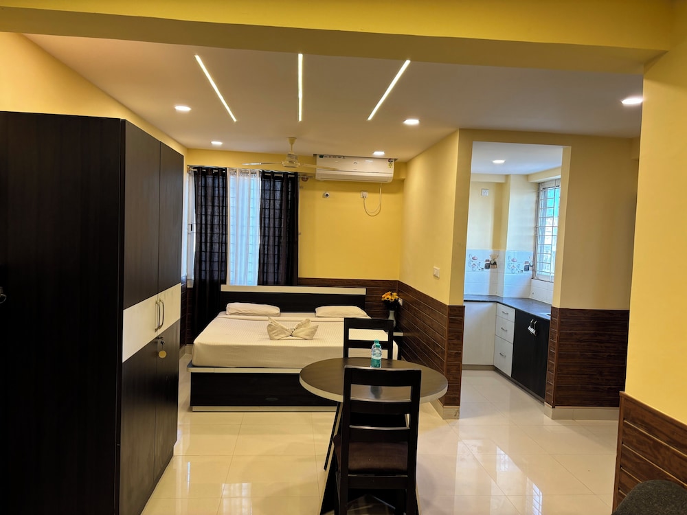 Suite, Balcony