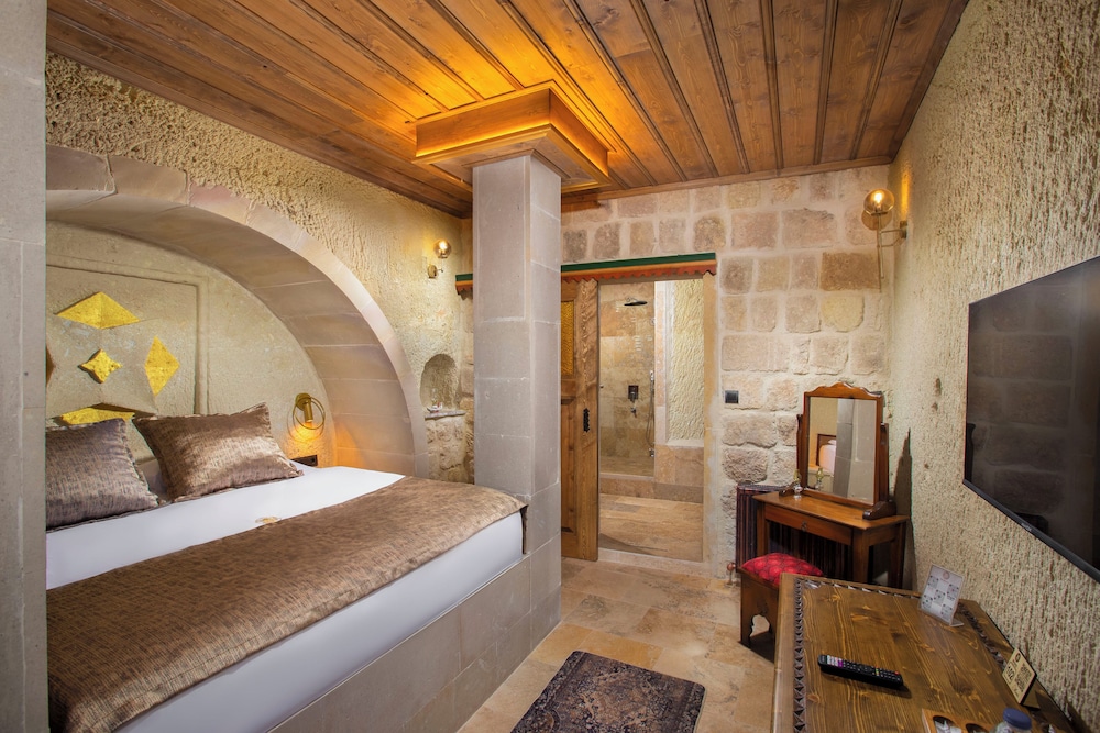 Comfort Room, Patio - Photo 8