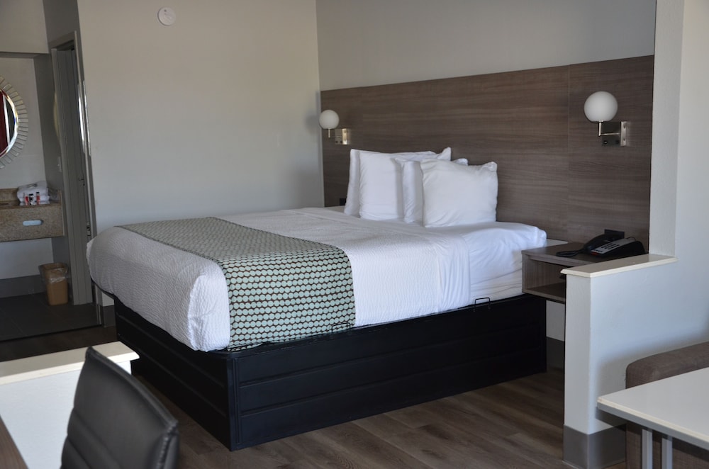 Room, 1 King Bed, Non Smoking photo 1