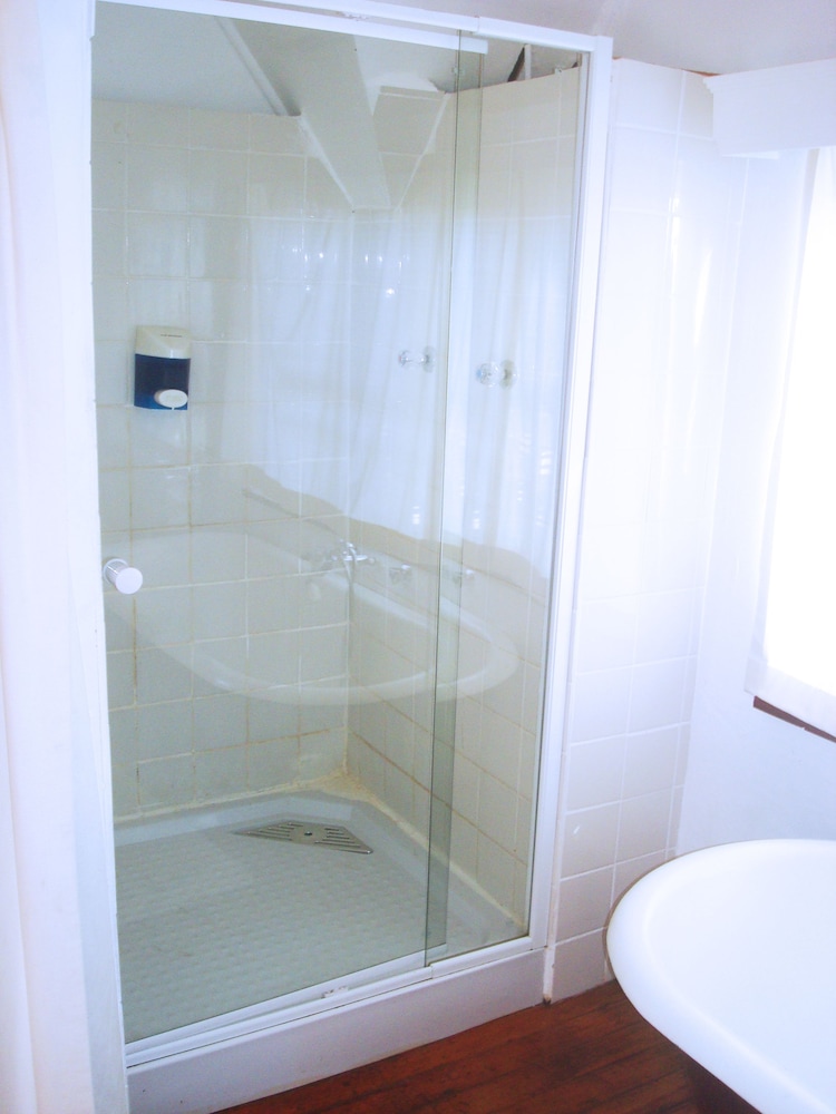 (4) Spacious double suite photo 3