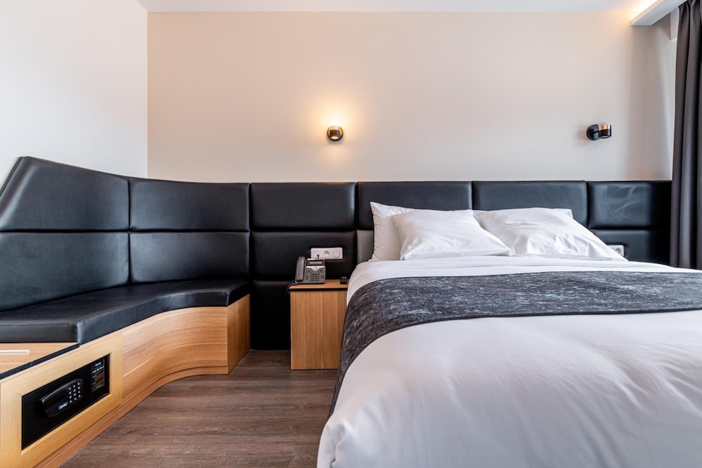Classic Double or Twin Room - Photo 6
