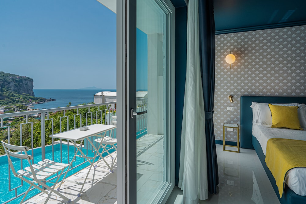 Junior Studio Suite, Sea View - Photo 4
