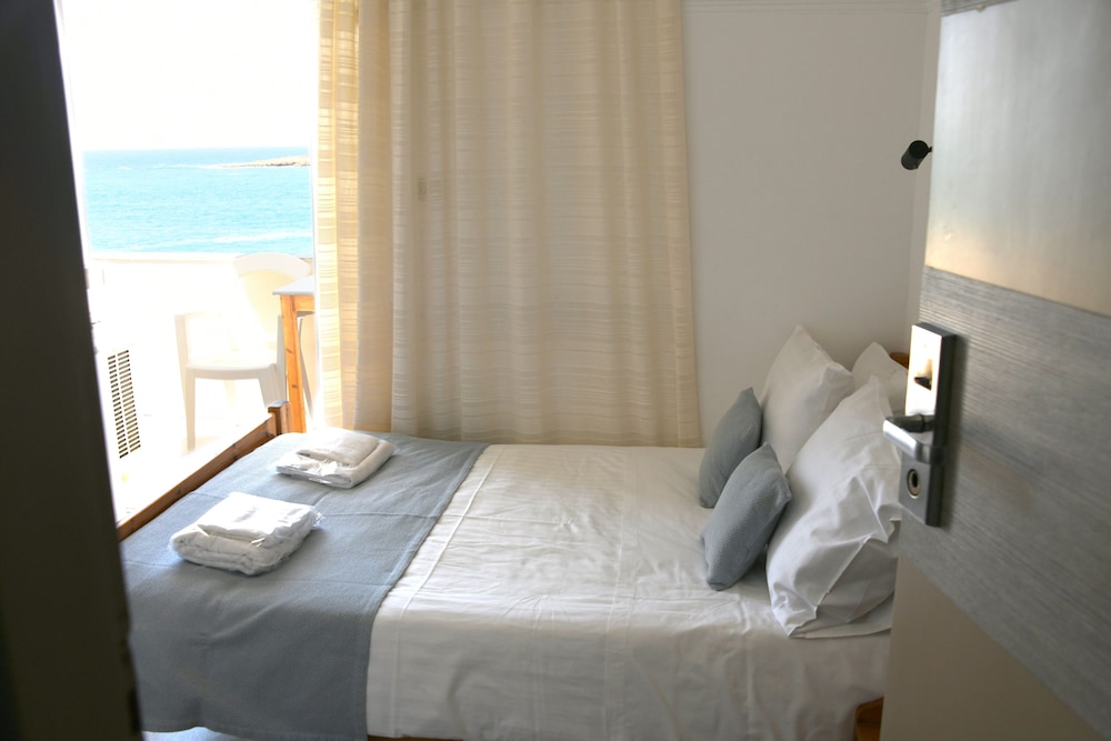 Single Room, Sea View